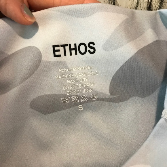 ETHOS All Day Shorts Size Small - Picture 4 of 10
